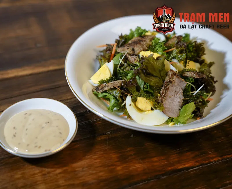 Salad Bò Trứng Sốt Mè Rang