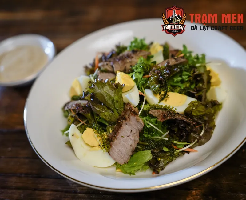 Salad Bò Trứng Sốt Mè Rang