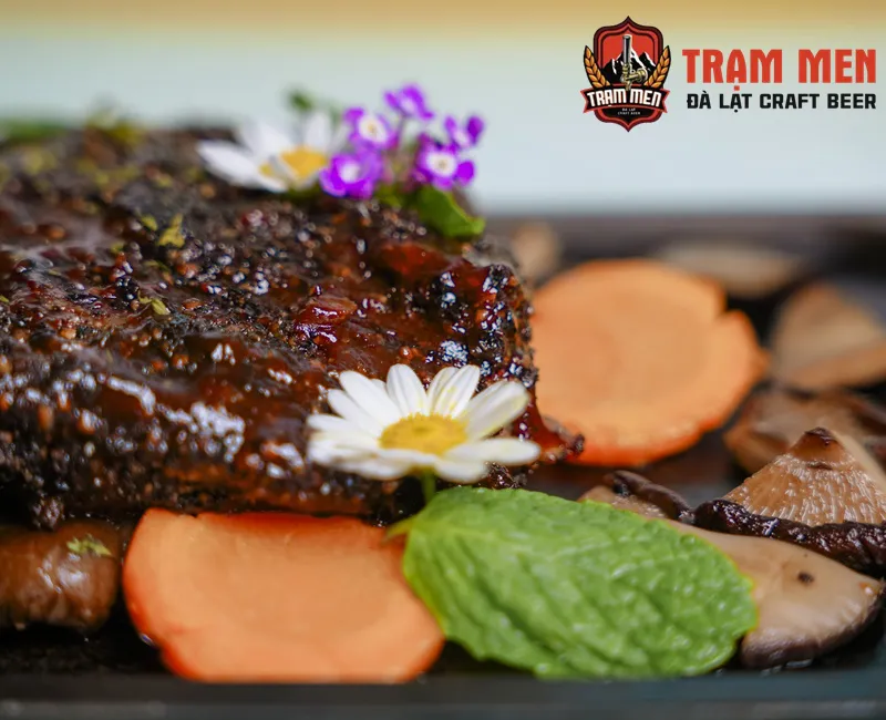 Sườn Heo Tắm Bia Artiso Đỏ Xông Gỗ Xoài