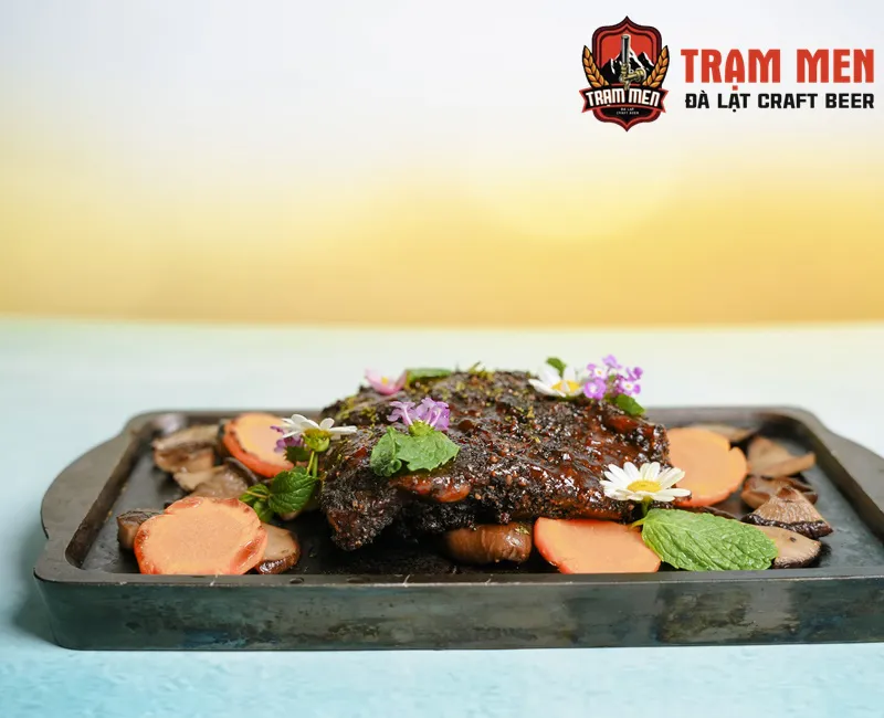 Sườn Heo Tắm Bia Artiso Đỏ Xông Gỗ Xoài