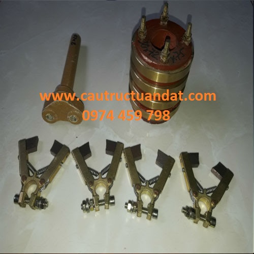 Hình ảnh cổ góp điện chổi than dạng kẹp có lò xo và trục Hình ảnh cổ góp điện chổi than dạng kẹp có lò xo và trục