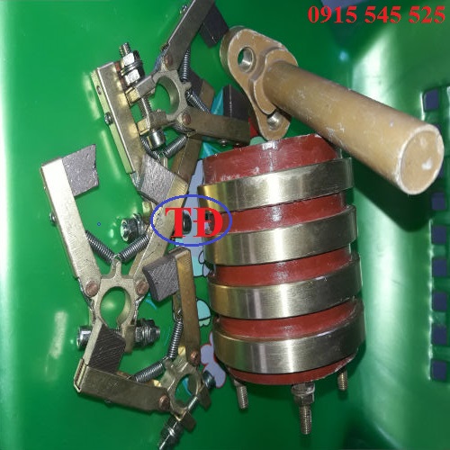 Cổ góp điện chổi than dạng kẹp có lò xo và trục Cổ góp điện chổi than dạng kẹp có lò xo và trục