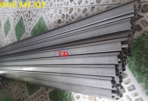 Máng C treo cáp bằng inox Máng C treo cáp bằng inox