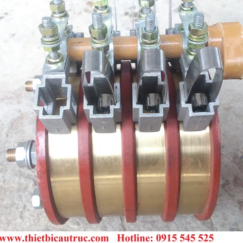 Cổ góp điện 4 pha