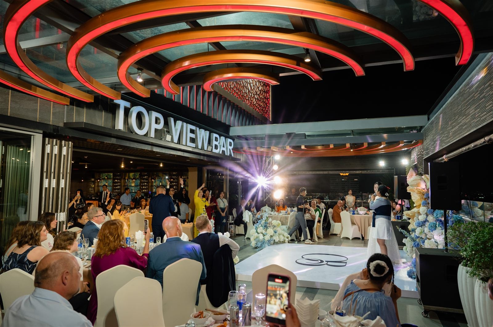 Toàn cảnh tiệc cưới tại Top View Bar khách sạn Vanda Đà Nẵng