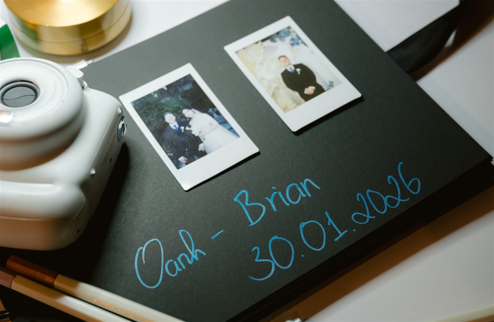 Sổ lưu bút Oanh Brian 30.01.2026 và ảnh chụp lấy liền