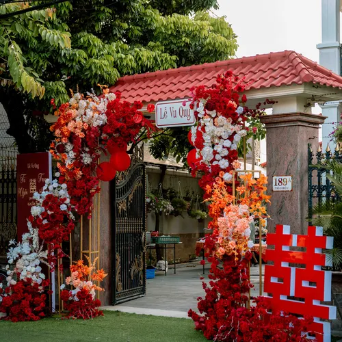 TRANG TRÍ TƯ GIA THIẾT KẾ TONE ĐỎ