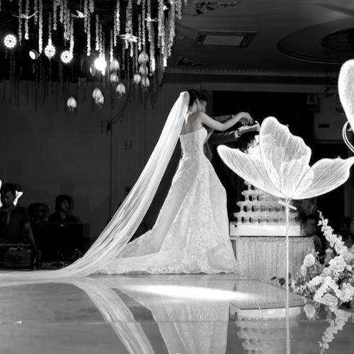 ĐỎ & KEM | TÌNH YÊU NGỌT NGÀO & CHÁY BỎNG