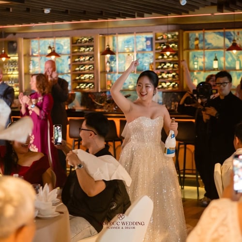 ROOFTOP PARTY | KHI ÁNH SAO ĐÊM HOÁ PHÔNG NỀN ĐÁM CƯỚI