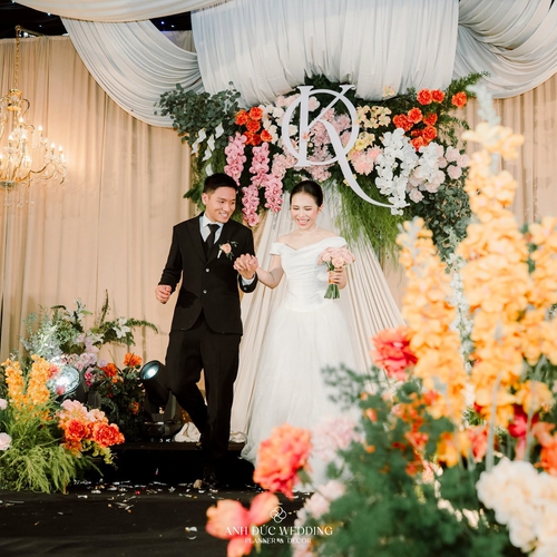 CHAMPAGNE & RỰC RỠ | CẢ RỪNG HOA NỞ RỘ GIỮA ĐẠI NGÀN