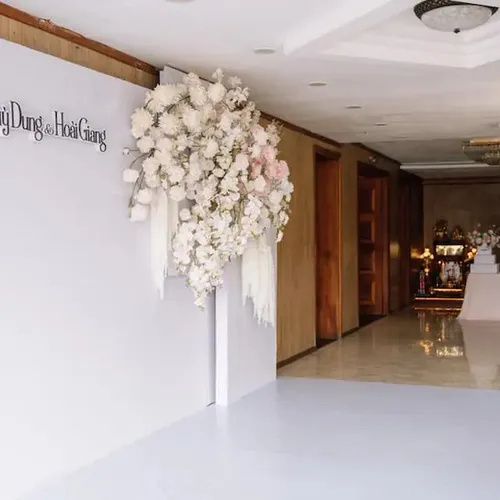 Nhà hàng 4U | Thuỳ Dung – Hoài Giang