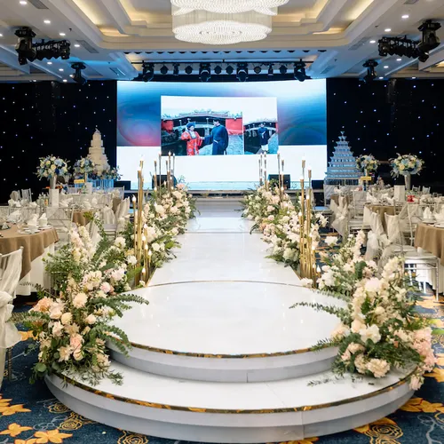 4U Luxury | Phạm Huy – Xuân Hoa