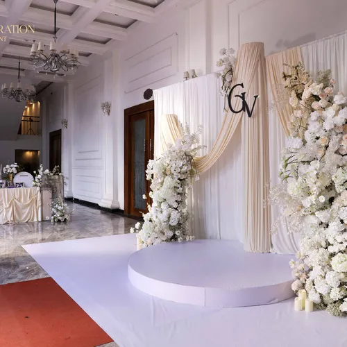 TRANG TRÍ  TIỆC CƯỚI TONE MÀU TRẮNG KEM