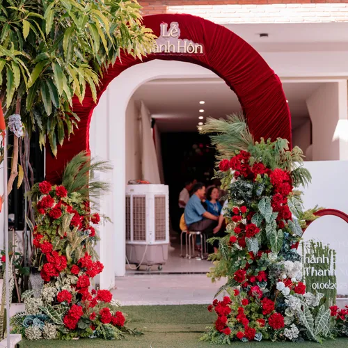 TRANG TRÍ GIA TIÊN TONE MÀU ĐỎ