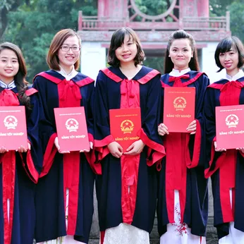 Thuê áo cử nhân dịch vụ cho thuê lễ phục tốt nghiệp