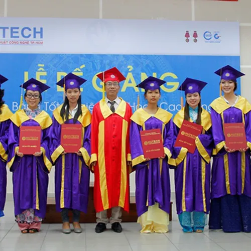 Cho thuê áo cử nhân làm lễ tốt nghiệp Trung tâm đào tạo