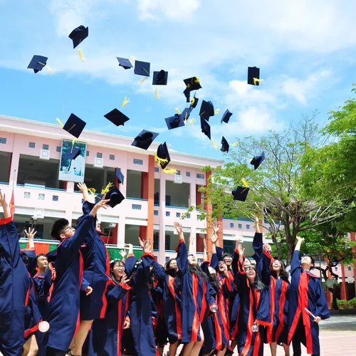 Dịch Vụ Thuê Áo Cử Nhân số lượng nhiều và ít tại Sài Gòn