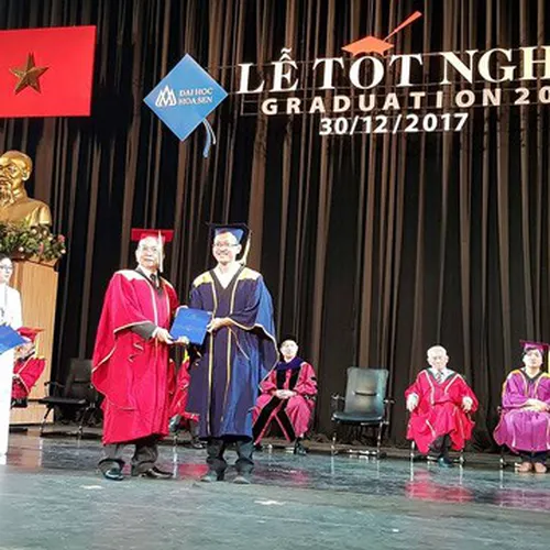 Lễ Phục Áo Cử Nhân Thạc Sĩ Tiến Sĩ  ĐH Hoa Sen
