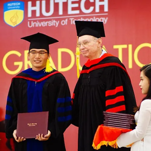 XƯỞNG CHUYÊN CUNG CẤP ÁO THÁC SĨ TIẾN SĨ SỐ LƯỢNG LỚN