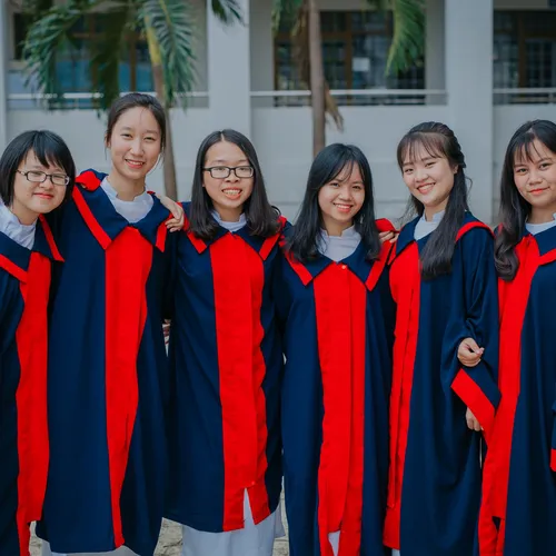 XƯỞNG MAY ÁO CỬ NHÂN SÍNH VIÊN  ĐẠI HỌC TPHCM