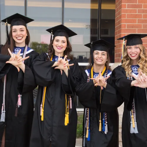 XƯỞNG MAY ÁO THẠC SĨ GIÁ RẺ TẠI QUẬN 2