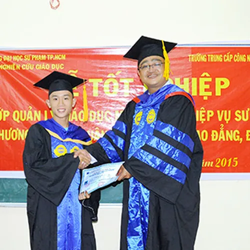 XƯỞNG MAY ÁO THẠC SĨ  TIẾN SĨ GIÁ RẺ TẠI QUẬN 4