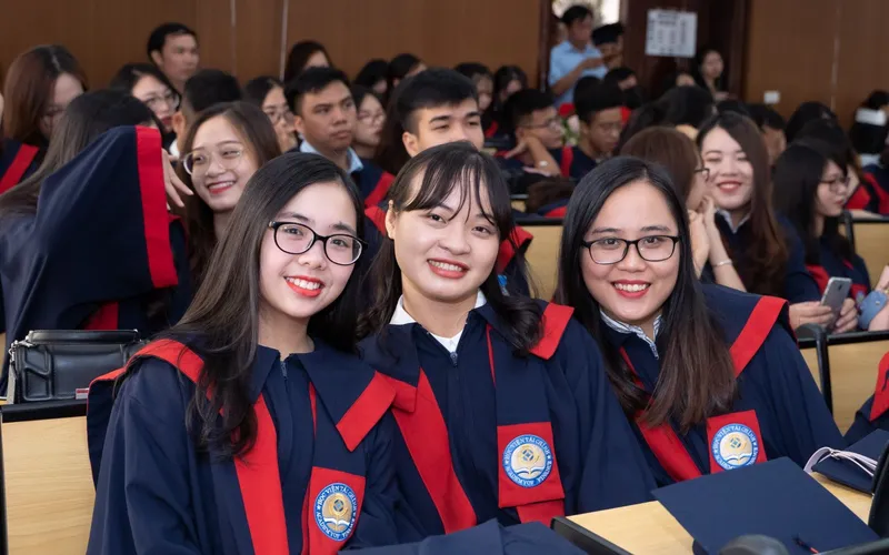 Lễ trao bằng tốt nghiệp cho sinh viên CQ53 khoa Tài chính doanh nghiệp Học viện Tài chính