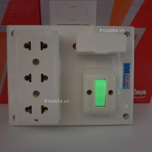 Bảng Điện 1 Công Tắc 3 Lỗ Cắm BN3E SOPOKA