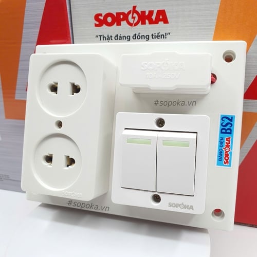   Bảng Điện 2 Công Tắc 2 Lỗ Cắm Có Cầu Chì BS2 SOPOKA