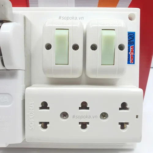 Bảng Điện 2 Công Tắc 3 Lỗ Cắm 1 Cầu Dao Sứ BN20 SOPOKA