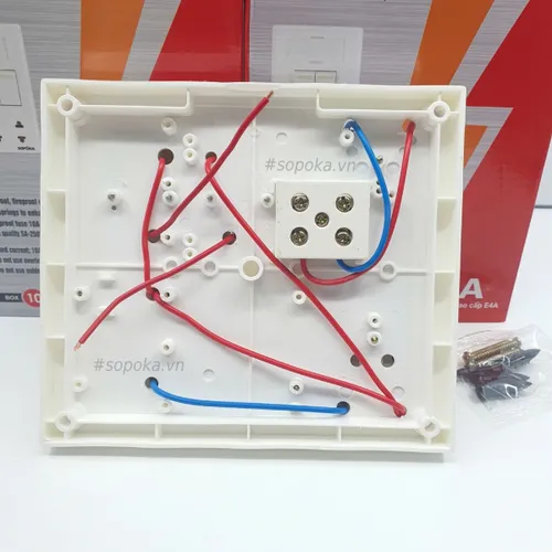 Bảng Điện 2 Công Tắc 3 Lỗ Cắm 1 Cầu Dao Sứ BN20 SOPOKA