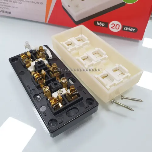 Ổ Cắm Điện 3 Lỗ Gắn Táp Lô Có Màn Che T31N SOPOKA