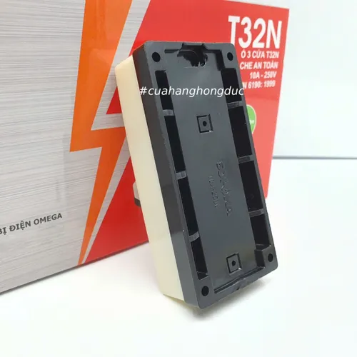 Ổ Cắm Điện 3 Lỗ Gắn Táp Lô Có Màn Che T32N SOPOKA