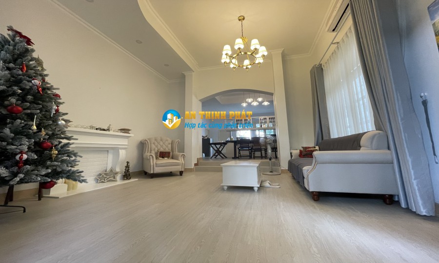 Phòng bếp sang trọng