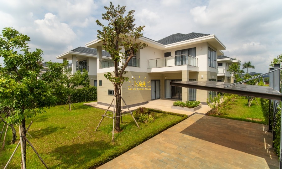 Sân vườn rộng thoáng