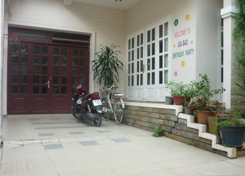 Khoảng sân trước nhà Khoảng sân trước nhà