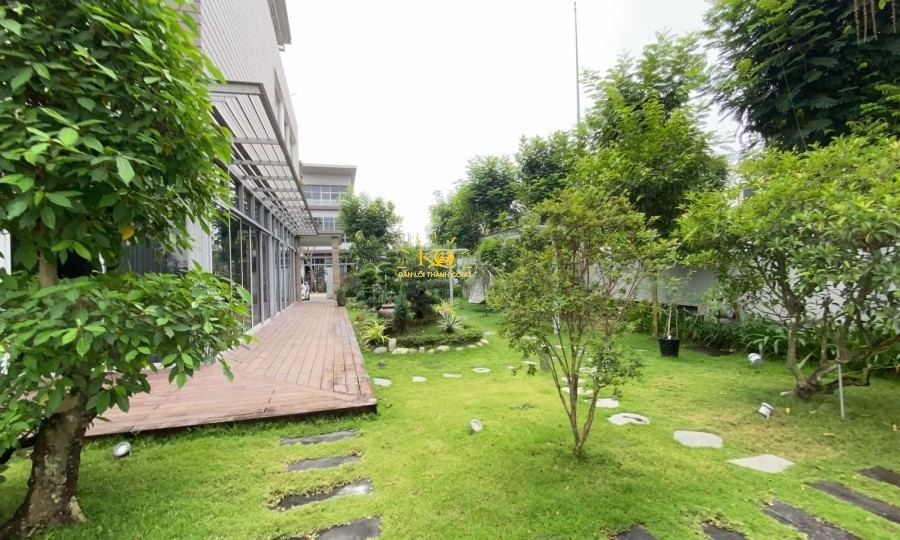 Sân vườn view sông