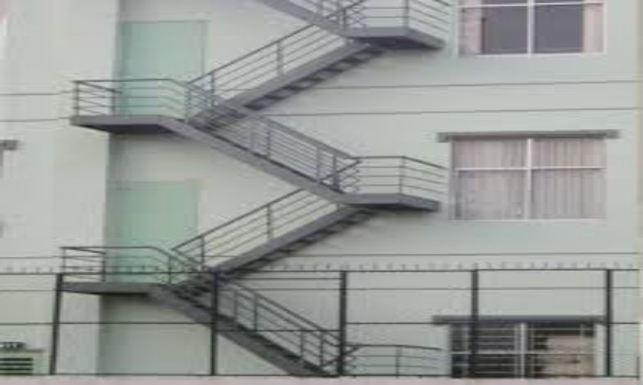 Thang bộ thoát hiểm để phòng sự cố không mong muốn xảy ra Thang bộ thoát hiểm để phòng sự cố không mong muốn xảy ra