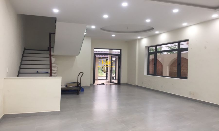 tầng trệt suốt