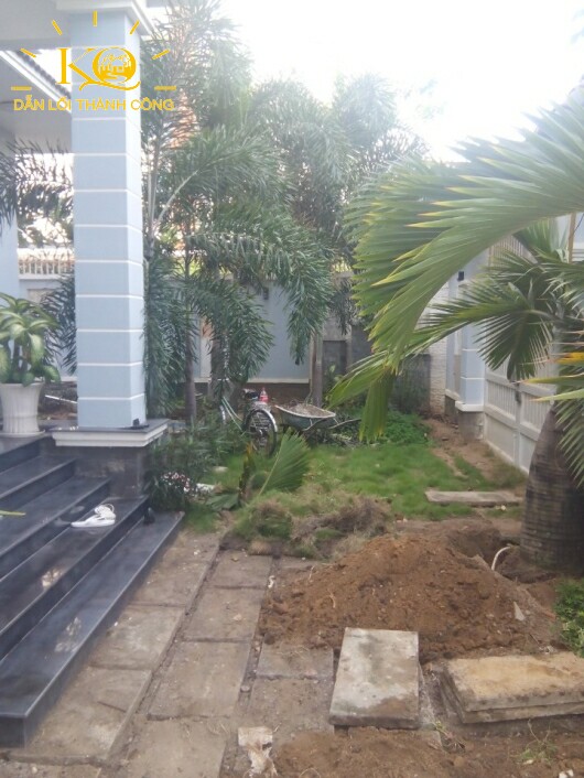 Khuôn viên sân vườn