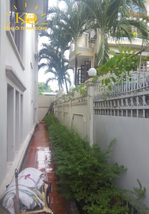 Khuôn viên quanh nhà thoáng mát Khuôn viên quanh nhà thoáng mát