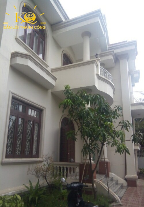 Mặt trước nhà Mặt trước nhà