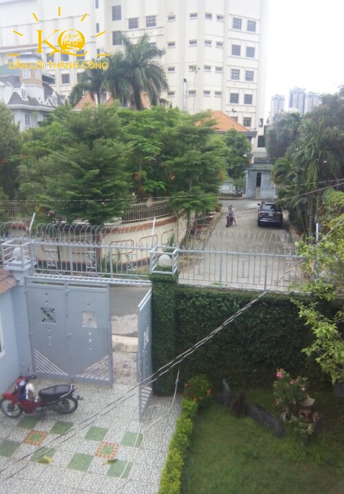 Khuôn viên quanh nhà Khuôn viên quanh nhà