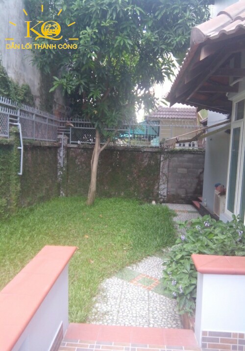 Khuôn viên quanh nhà Khuôn viên quanh nhà