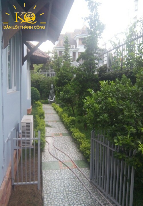 Khuôn viên quanh nhà Khuôn viên quanh nhà