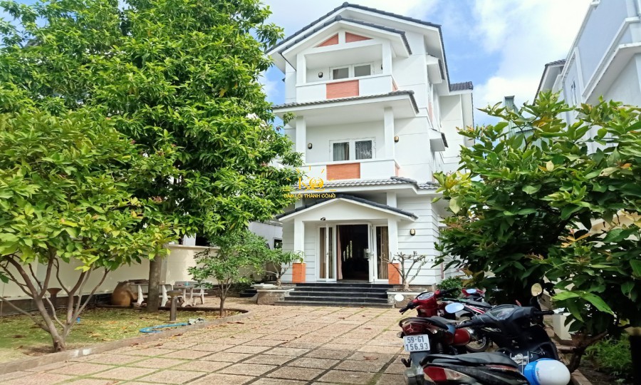 Nhà sân vườn rộng, mới đẹp