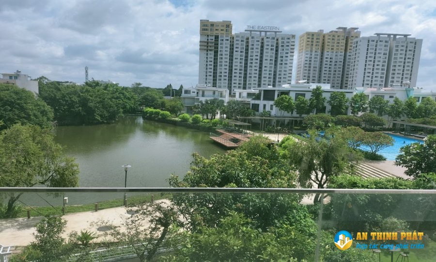 Nhà sân vườn rộng, mới đẹp