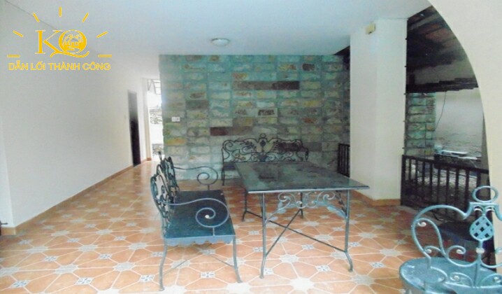 Không gian trống tầng trệt Không gian trống tầng trệt