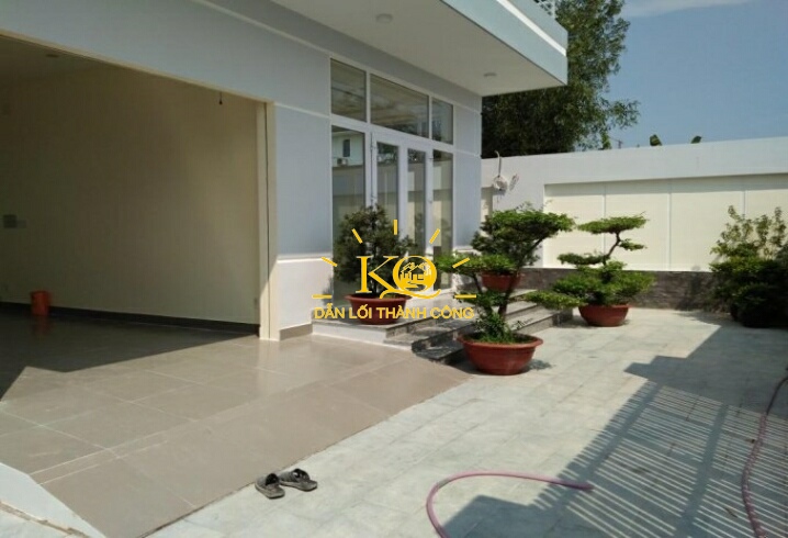 Khuôn viên trước nhà Khuôn viên trước nhà