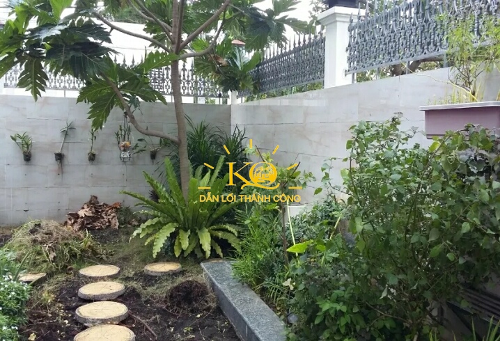 Khuôn viên sân vườn Khuôn viên sân vườn